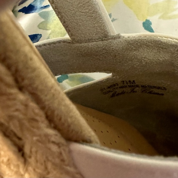 Easy Spirit White Sandals NWOT - Picture 8 of 8